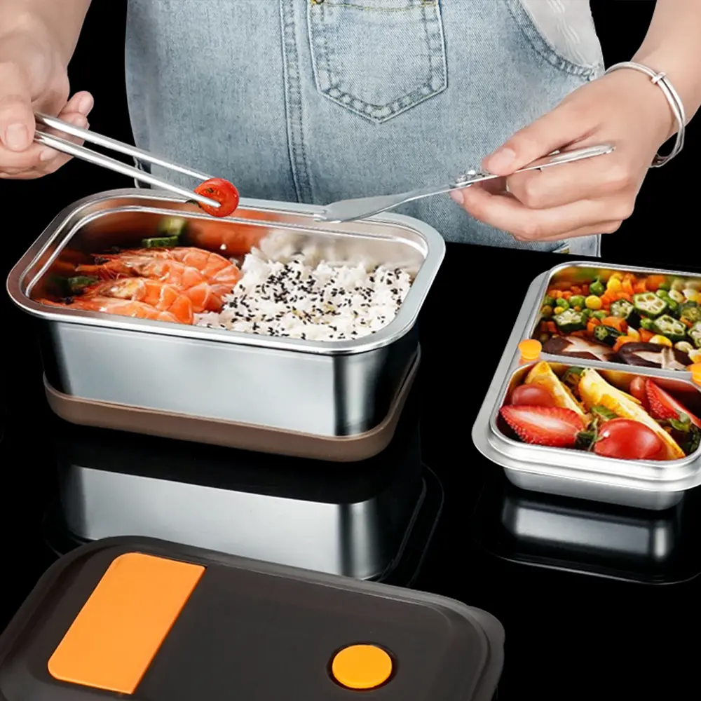 Kotak makan tengah hari mudah alih dengan perkakas termasuk